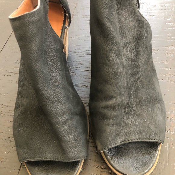 Lucky Brand black suede peep toe 3 inch heels Sz 9 - Picture 6 of 8